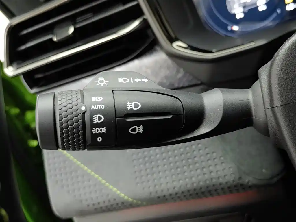 Lynk & Co 05 2022 05+ 2.0TD Automatic Discovery Edition купить на сайте DeffCars