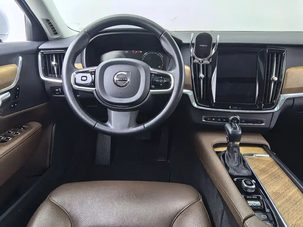 Volvo S90 2020 T5 Zhiyi Luxury Edition купить на сайте DeffCars
