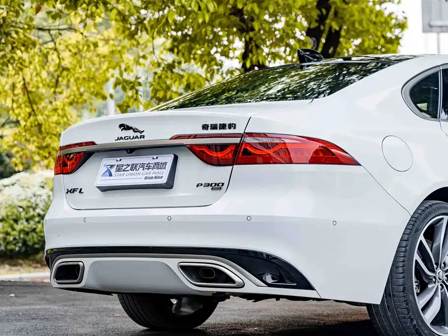 Jaguar XFL 2024 2.0T P300 four-wheel drive flagship sports gold version купить на сайте DeffCars
