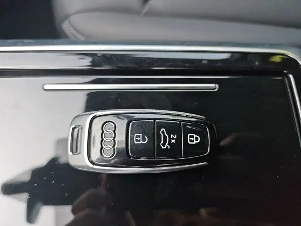Audi Q7 2025 55 TFSI quattro S line sports купить на сайте DeffCars