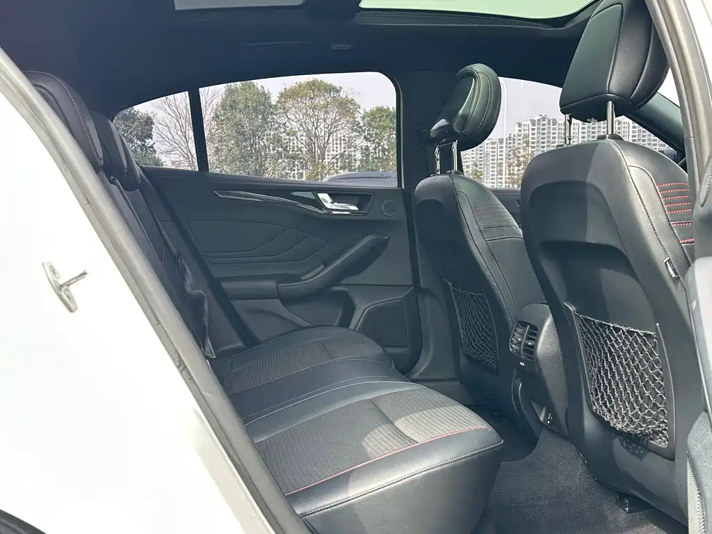 Focus 2021 Hatchback EcoBoost 180 Automatic ST Line купить на сайте DeffCars