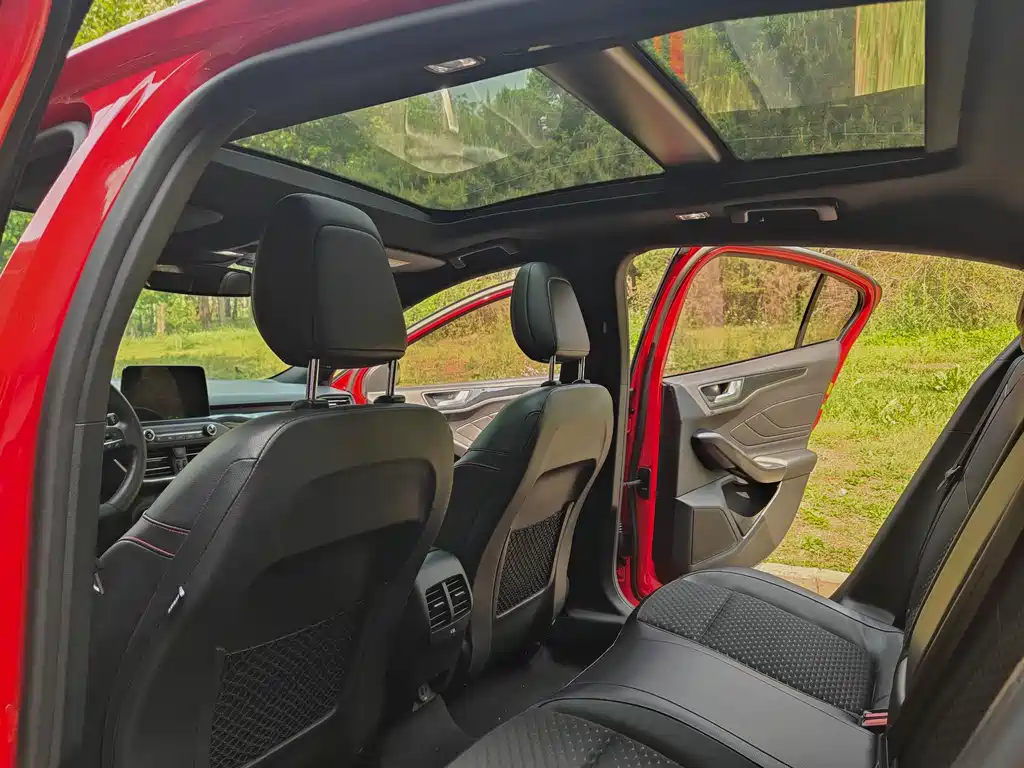 Focus 2020 Hatchback EcoBoost 180 Automatic ST Line купить на сайте DeffCars