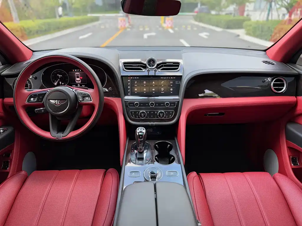 Bentayga 2021 4.0T V8 купить на сайте DeffCars
