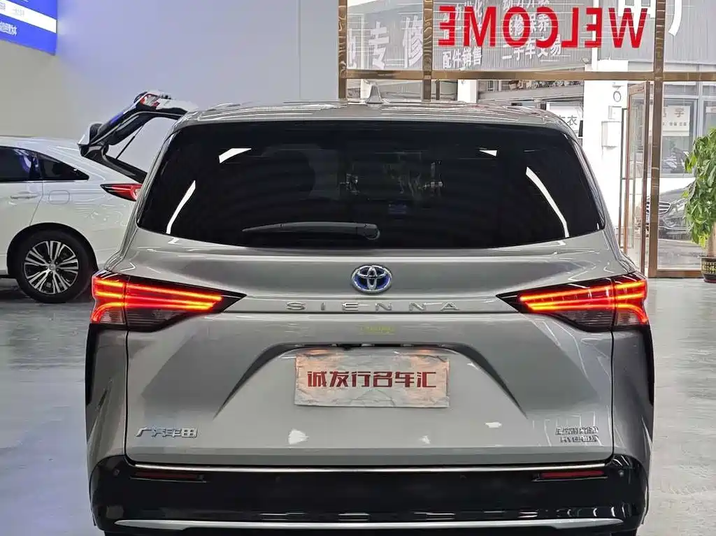 SIENNA 2024 2.5L Hybrid Premium Edition купить на сайте DeffCars