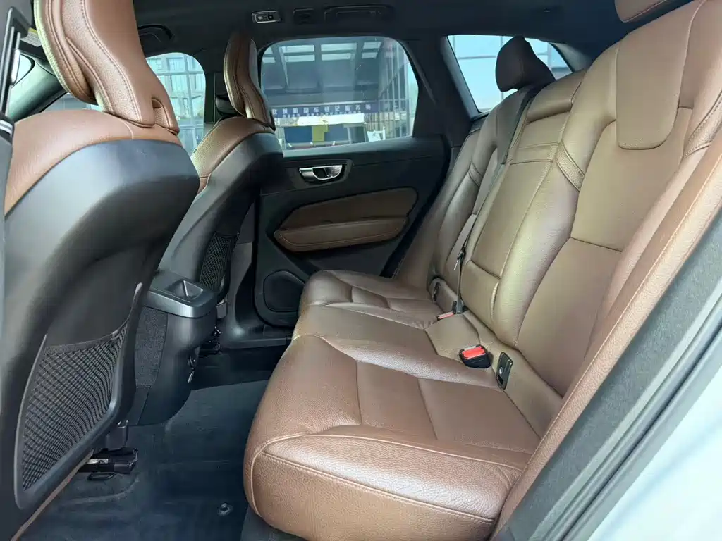 Volvo XC60 2021 T5 four-wheel drive Zhiyuan Deluxe Edition купить на сайте DeffCars