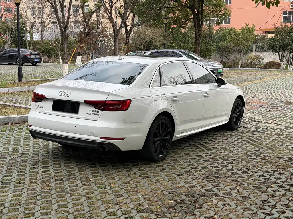 Audi A4L 2017 40 TFSI Fashion Type купить на сайте DeffCars