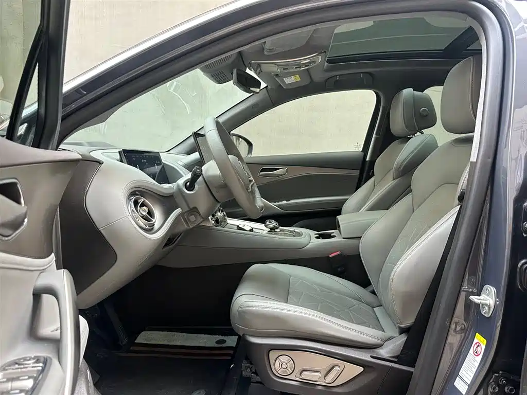 Denza N8 2023 four-wheel drive super hybrid flagship six-seat version купить на сайте DeffCars