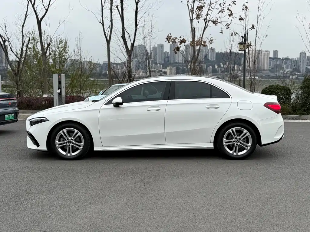 Mercedes-Benz A-Class 2024 facelift A 180 L купить на сайте DeffCars