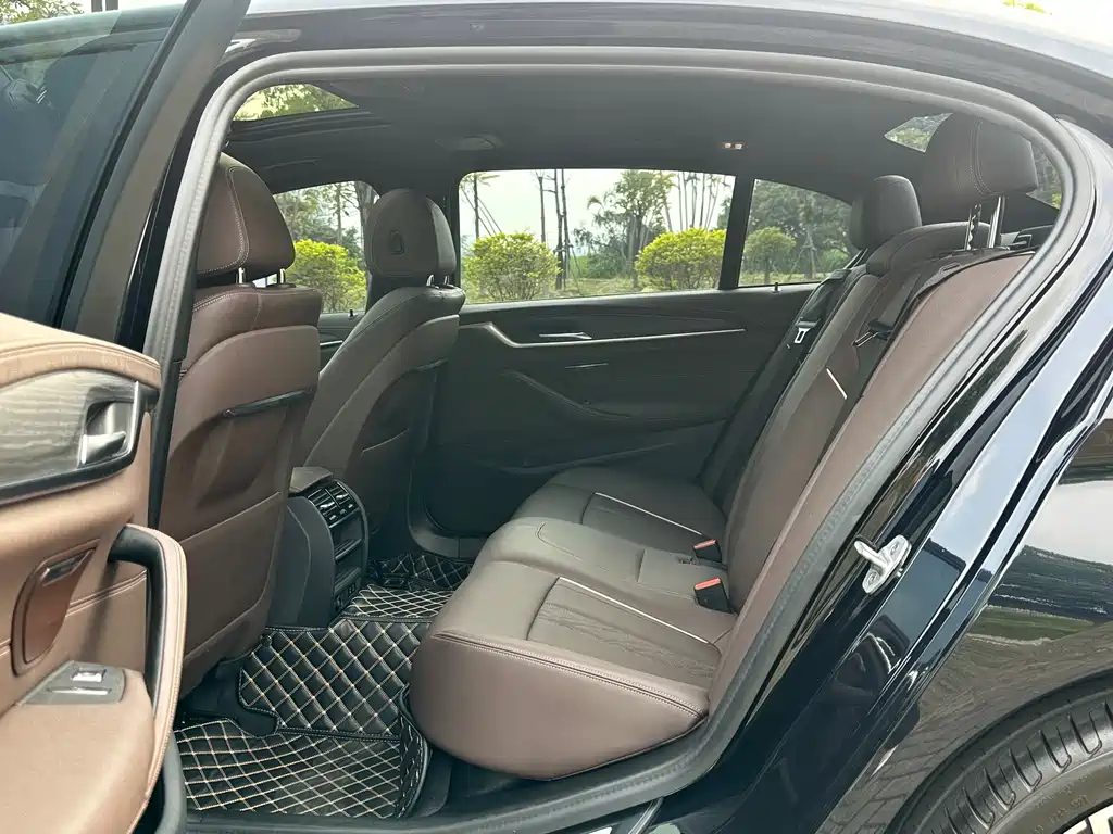 BMW 5 Series 2021 530Li Leading M Sports Package купить на сайте DeffCars