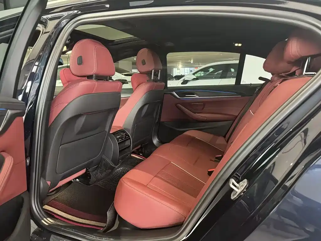 BMW 5 Series New Energy 2022 Model 535Le M Sports Package купить на сайте DeffCars