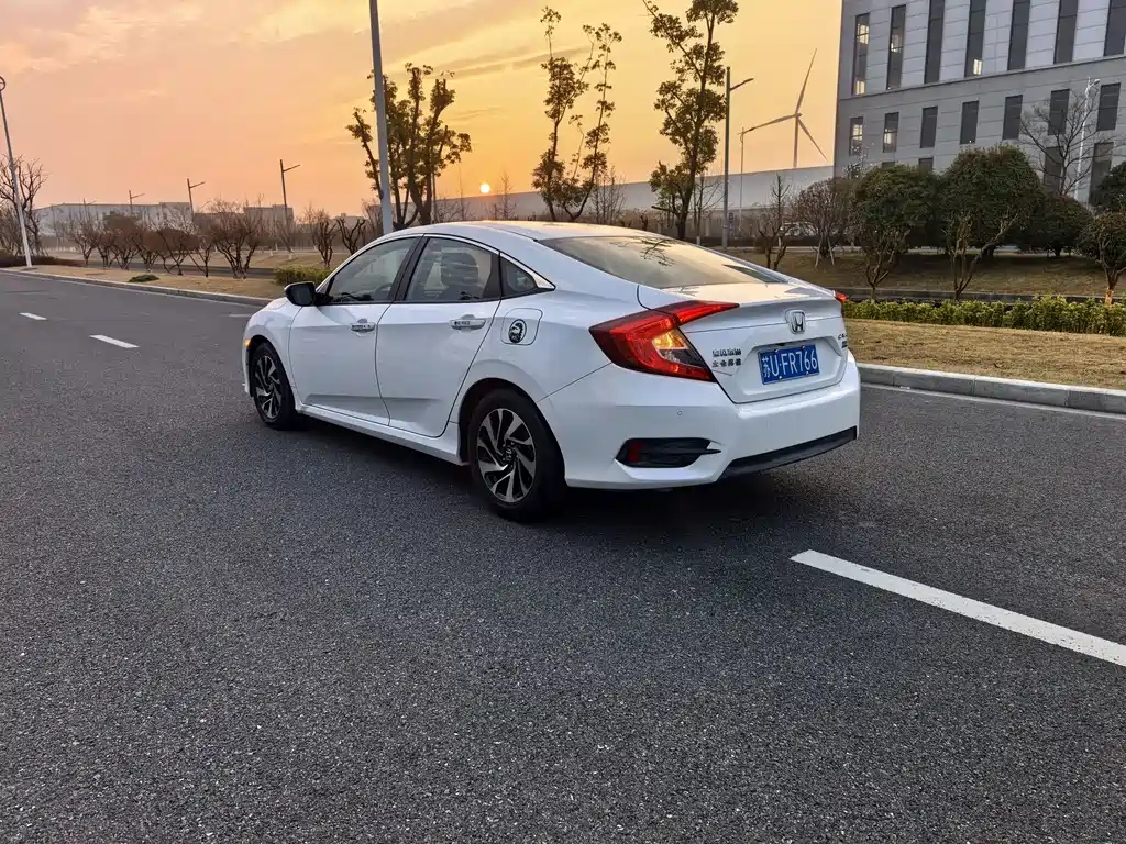 Civic 2016 220TURBO CVT Deluxe Edition купить на сайте DeffCars