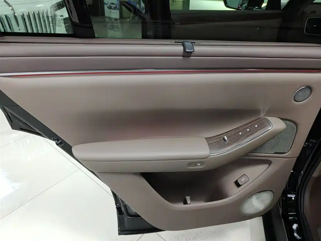 Wenjie M7 2026 extended range Ultra four-wheel drive version 5 seats купить на сайте DeffCars