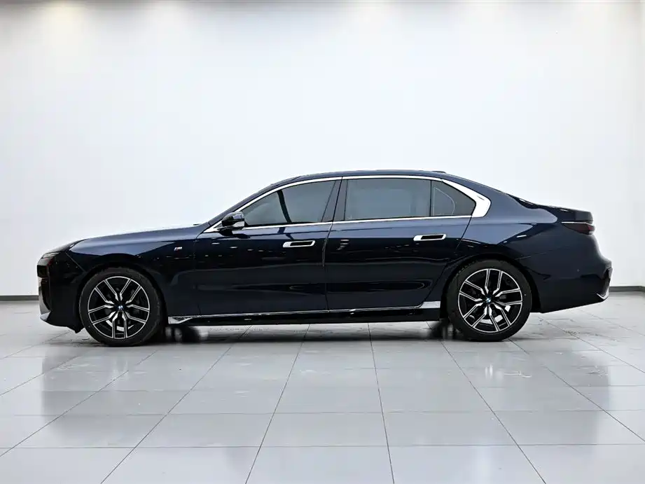 BMW 7 Series 2023 735Li M Sports Package купить на сайте DeffCars