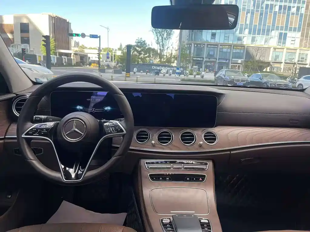 Mercedes-Benz E-Class 2023 E 300 L Luxury Model купить на сайте DeffCars