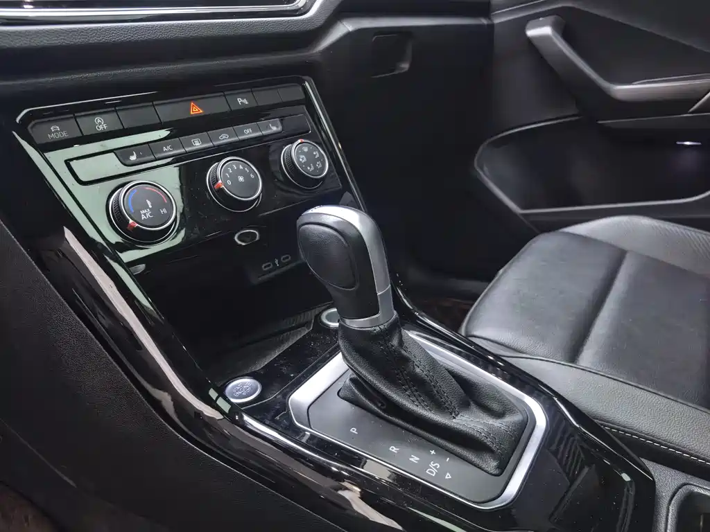 T-ROC 2022 model 280TSI DSG two-wheel drive comfort PLUS купить на сайте DeffCars
