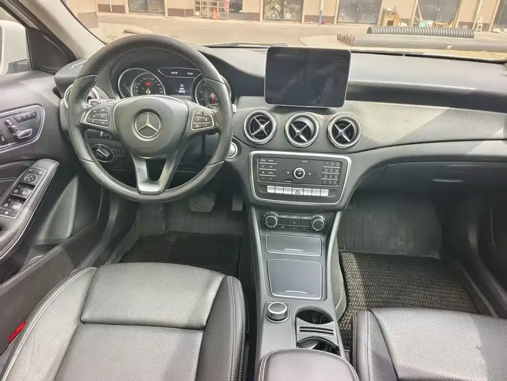 Mercedes-Benz GLA 2018 GLA 200 Dynamic купить на сайте DeffCars