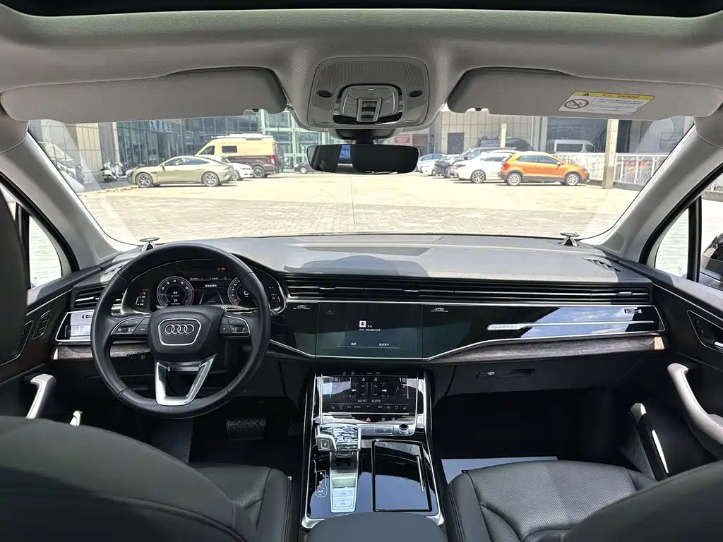 Audi Q7 2021 55 TFSI quattro S line sports version купить на сайте DeffCars