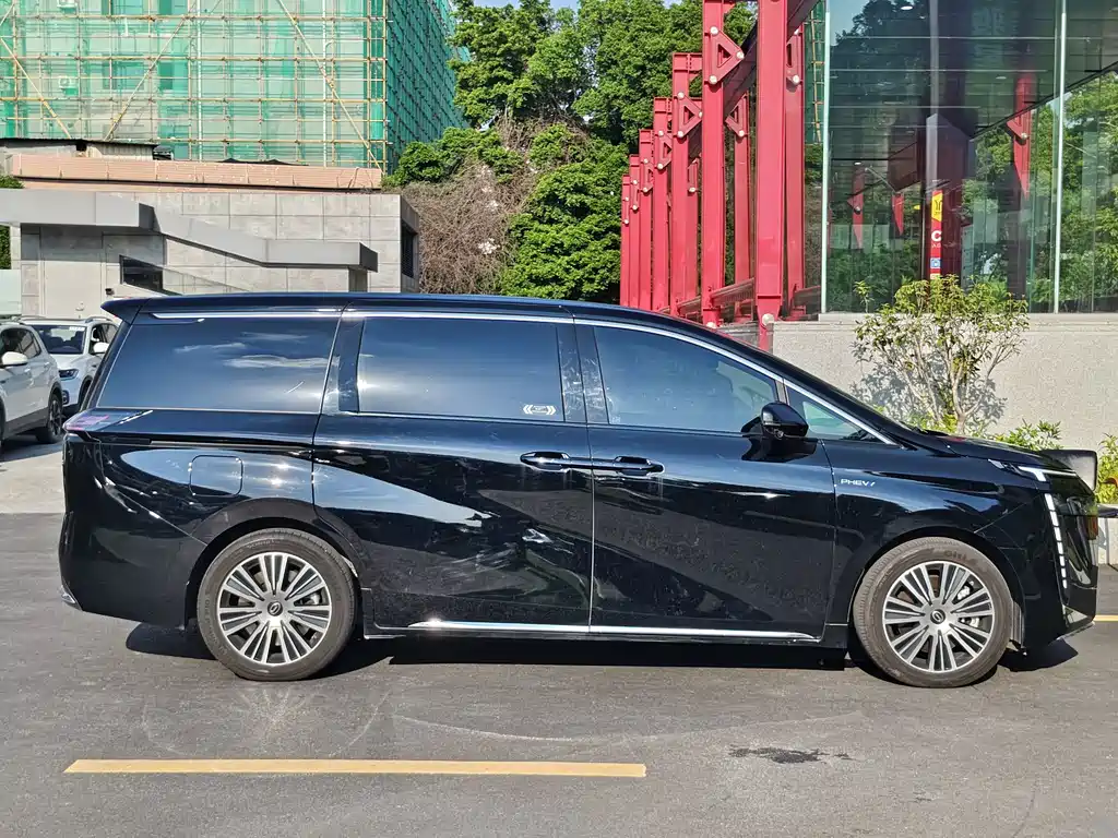 Trumpchi E8 PHEV 2024 model 150km MAX+ купить на сайте DeffCars