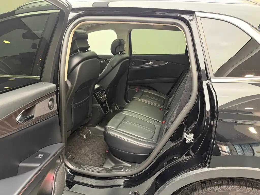 Voyager 2021 2.7T 4WD Presidential Edition купить на сайте DeffCars