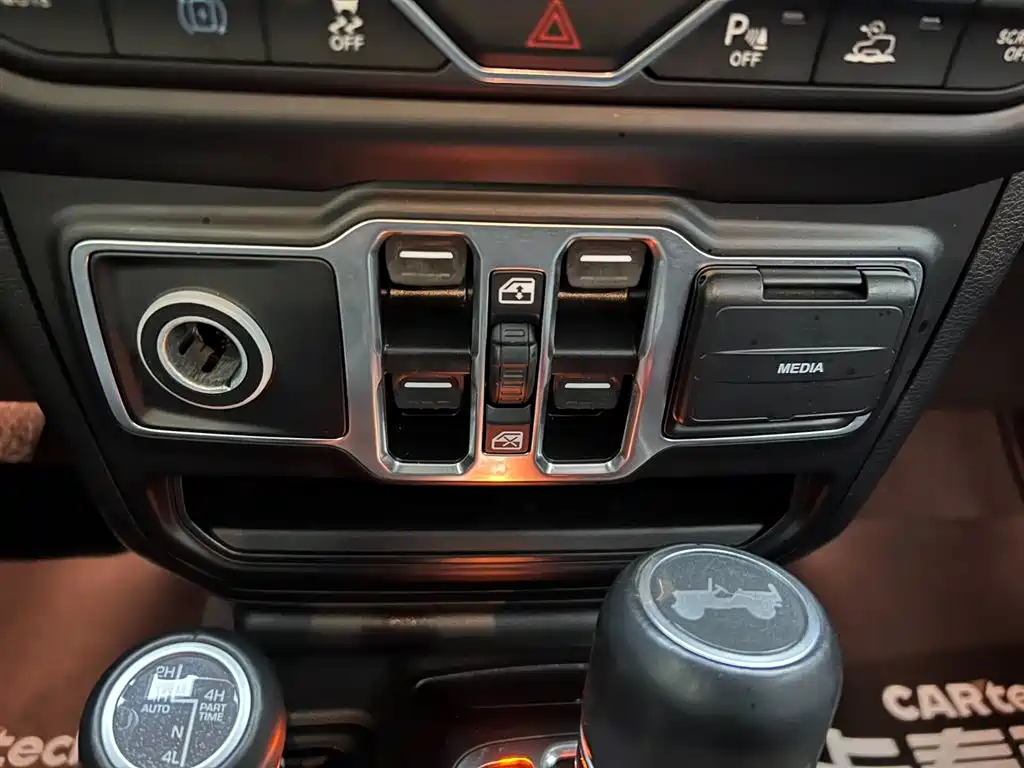 Wrangler New Energy 2021 Four-door 2.0T 4xe Sahara купить на сайте DeffCars