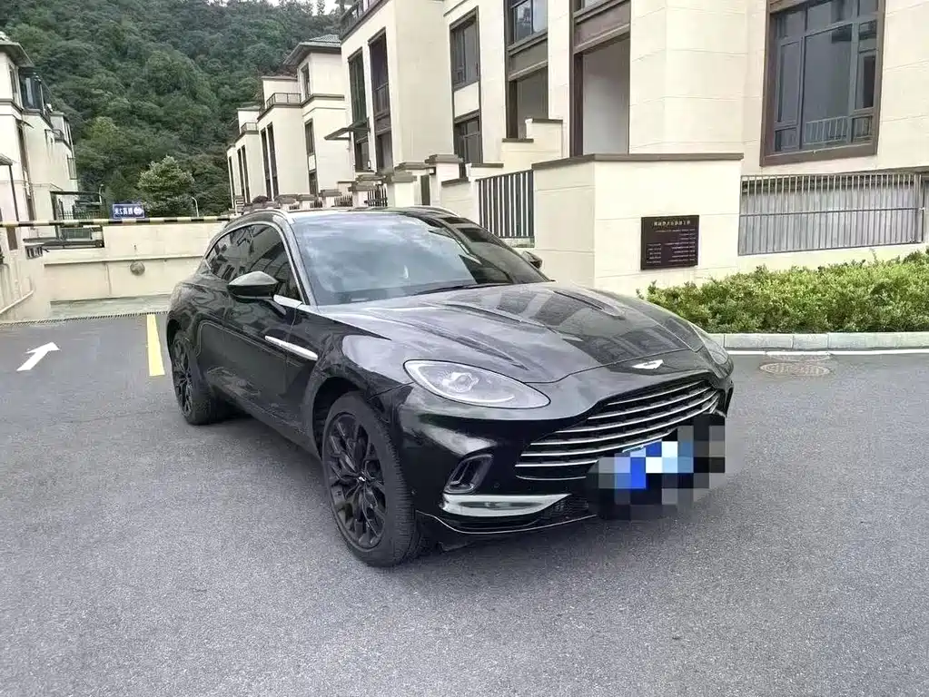 Aston Martin DBX 2022 4.0T V8 купить на сайте DeffCars