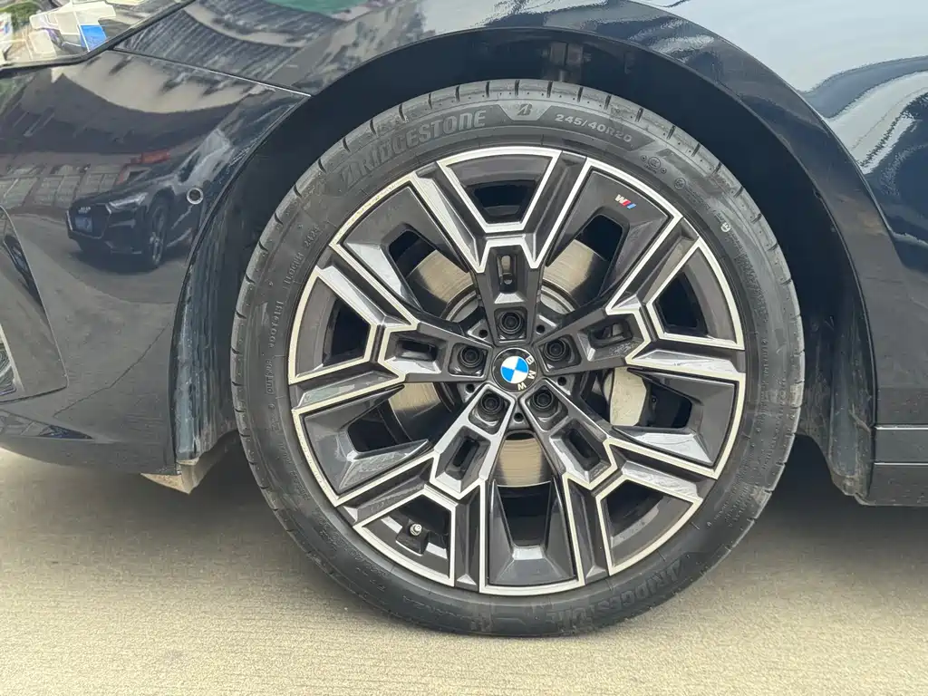 BMW 5 Series 2025 530Li Exclusive M Sports Package купить на сайте DeffCars
