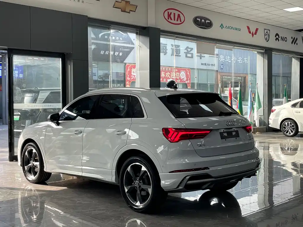 Audi Q3 2022 35 TFSI Fashionable and Dynamic купить на сайте DeffCars