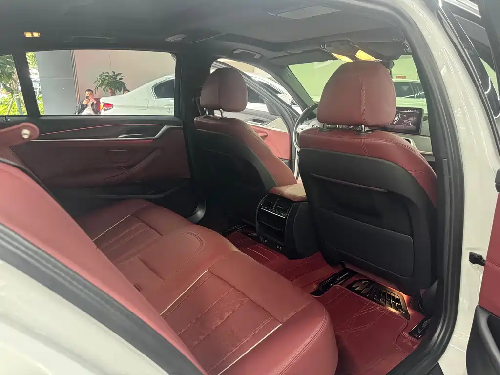 BMW 5 Series 2022 530Li Leading M Sports Package купить на сайте DeffCars