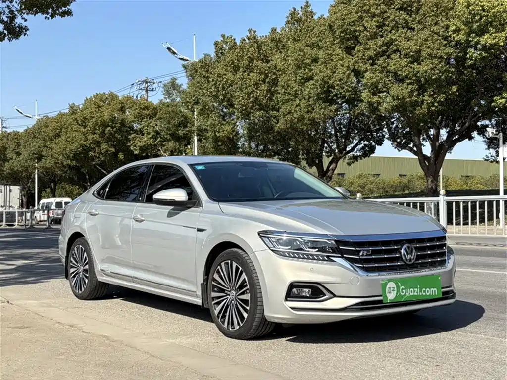 Passat 2019 330TSI Deluxe Edition National VI купить на сайте DeffCars