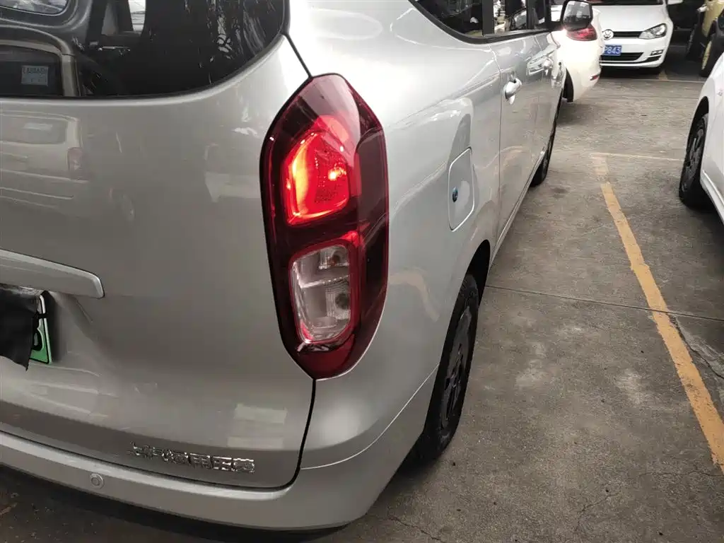 Wuling Hongguang New Energy 2025 Extended Range Hybrid 50KM Comfort Type купить на сайте DeffCars