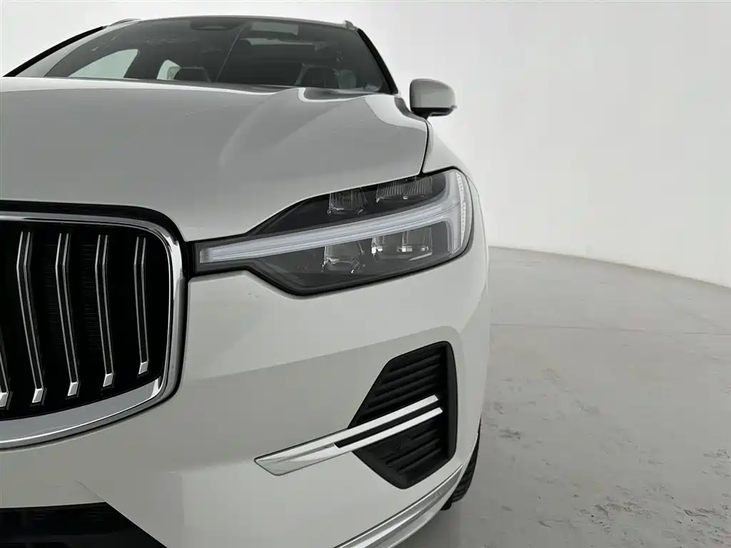 Volvo XC60 2024 B5 four-wheel drive Zhiyi Luxury Edition купить на сайте DeffCars