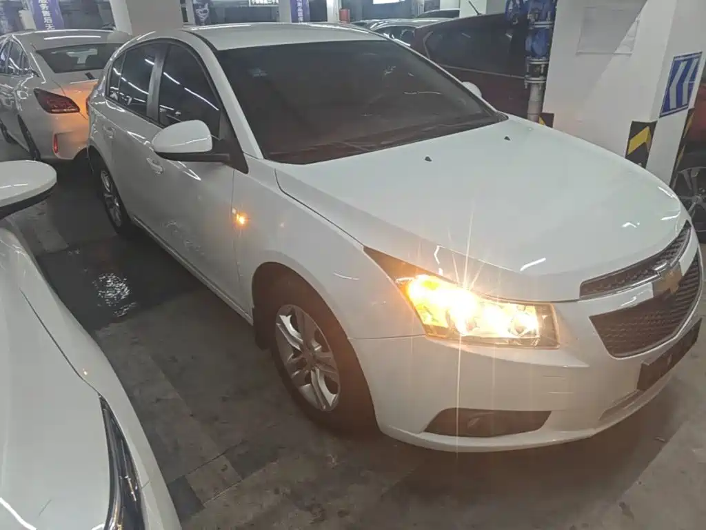 Cruze 2015 hatchback 1.6L automatic comfort version купить на сайте DeffCars