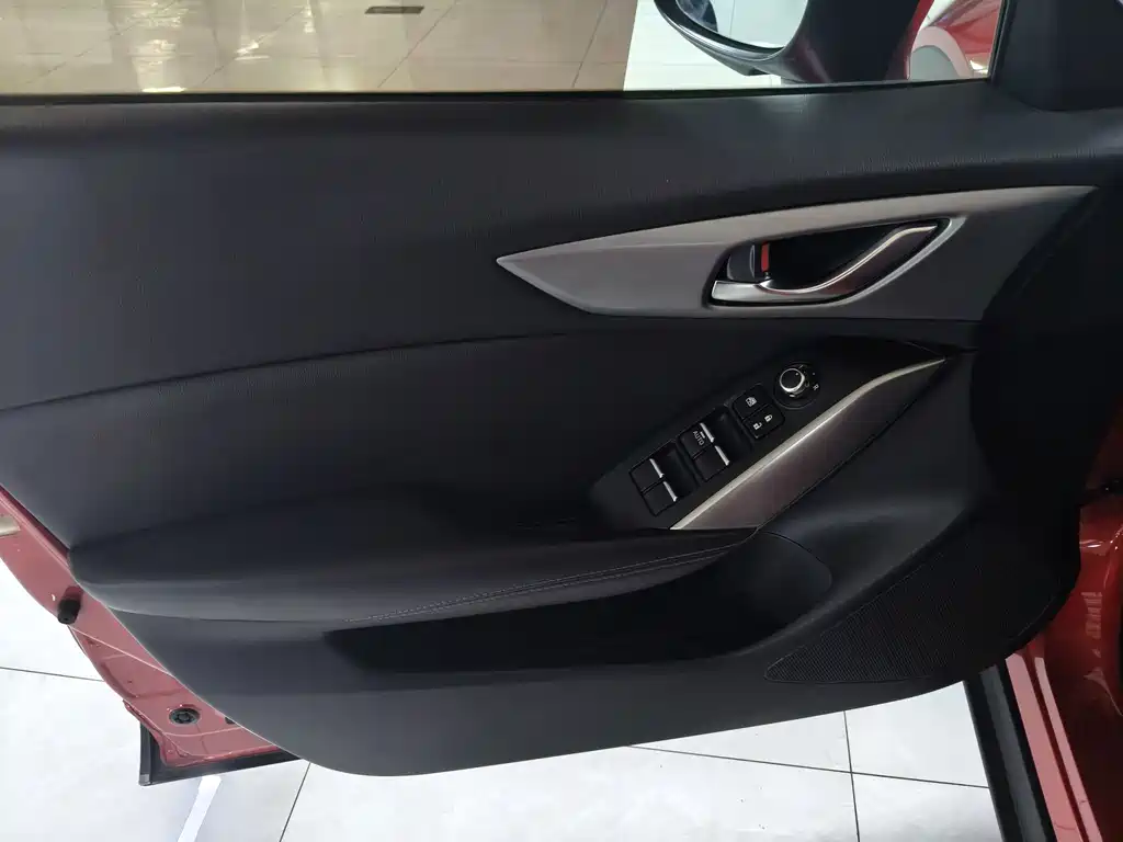 Mazda CX-4 2018 2.0L automatic two-wheel drive Blue Sky Vibrant Edition National V купить на сайте DeffCars