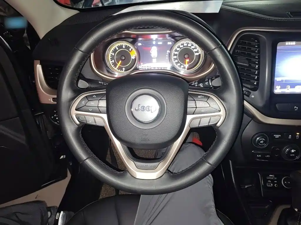 Cherokee (Китай) 2017 2.4L Leading Smart Edition купить на сайте DeffCars