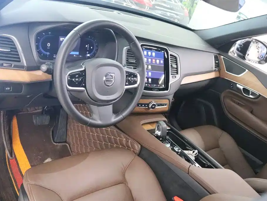 Volvo XC90 2024 B5 Smart Deluxe Edition 5-seater купить на сайте DeffCars