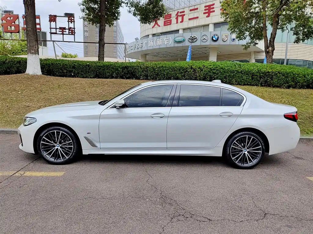 BMW 5 Series 2022 530Li Leading M Sports Package купить на сайте DeffCars