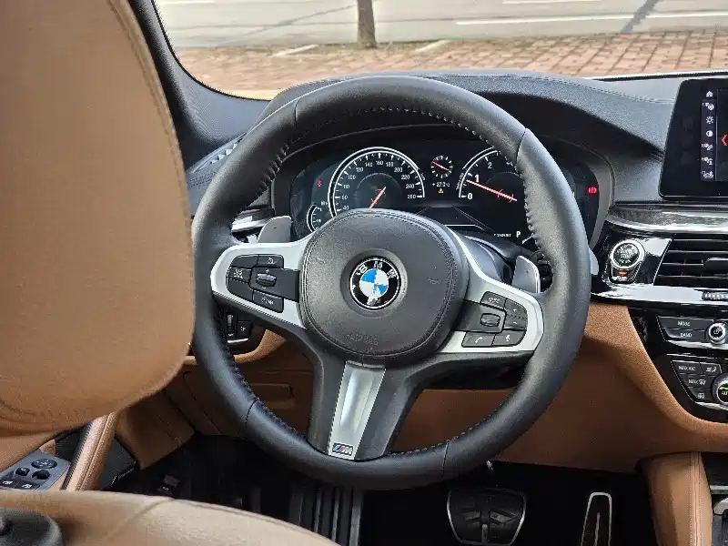 BMW 5 Series 2018 530Li Exclusive M Sports Package купить на сайте DeffCars