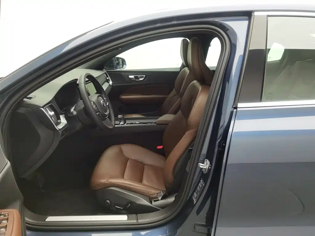 Volvo S60 2023 B4 Zhiyi Luxury Edition купить на сайте DeffCars