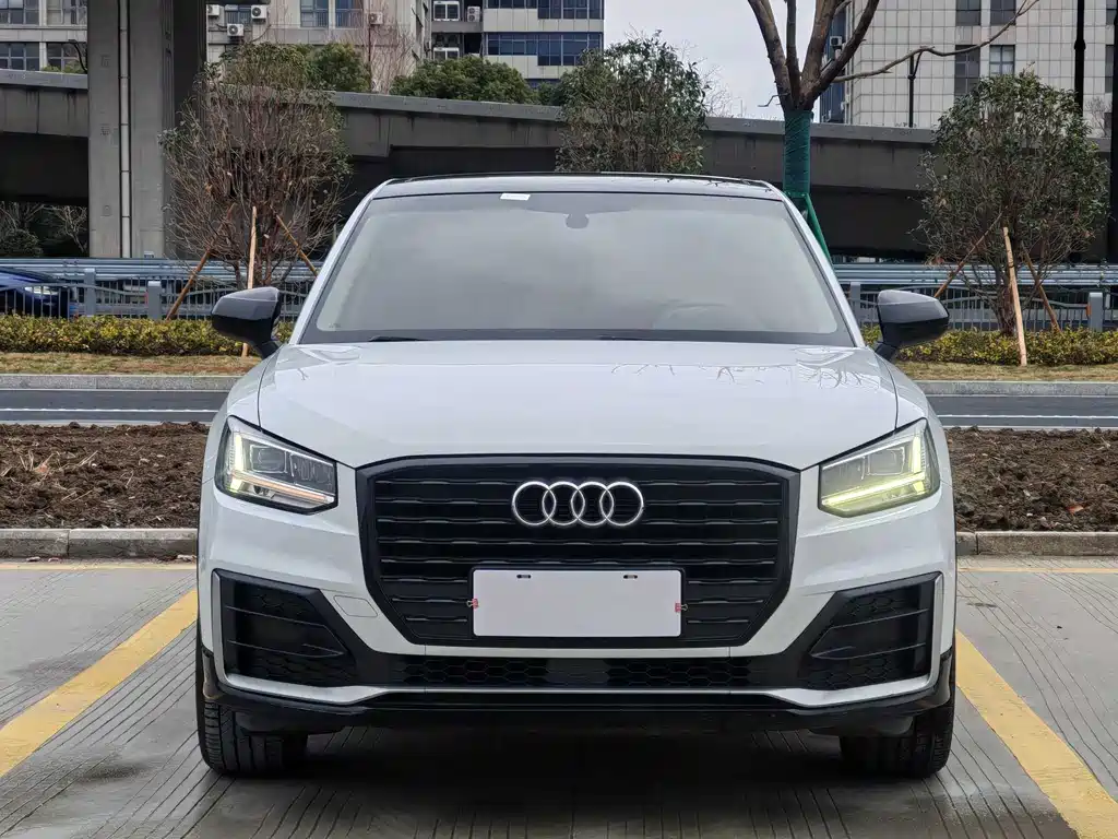 Audi Q2L 2018 35 TFSI launches exclusive version, National VI купить на сайте DeffCars