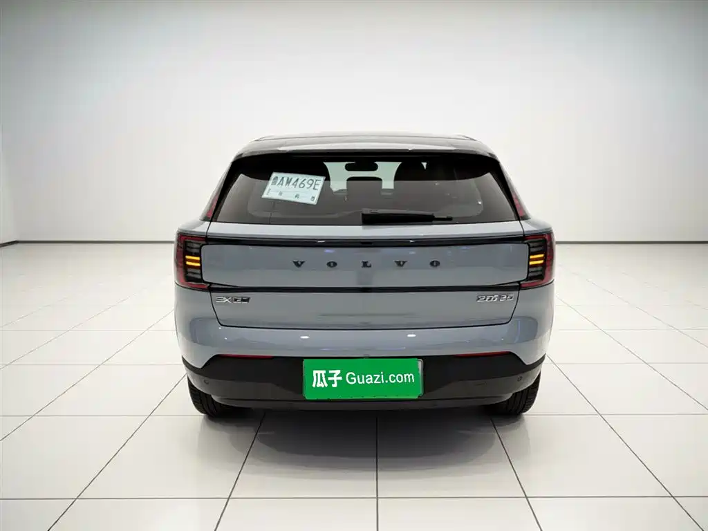 Volvo EX30 2025 rear-wheel drive long-range version Ultra купить на сайте DeffCars