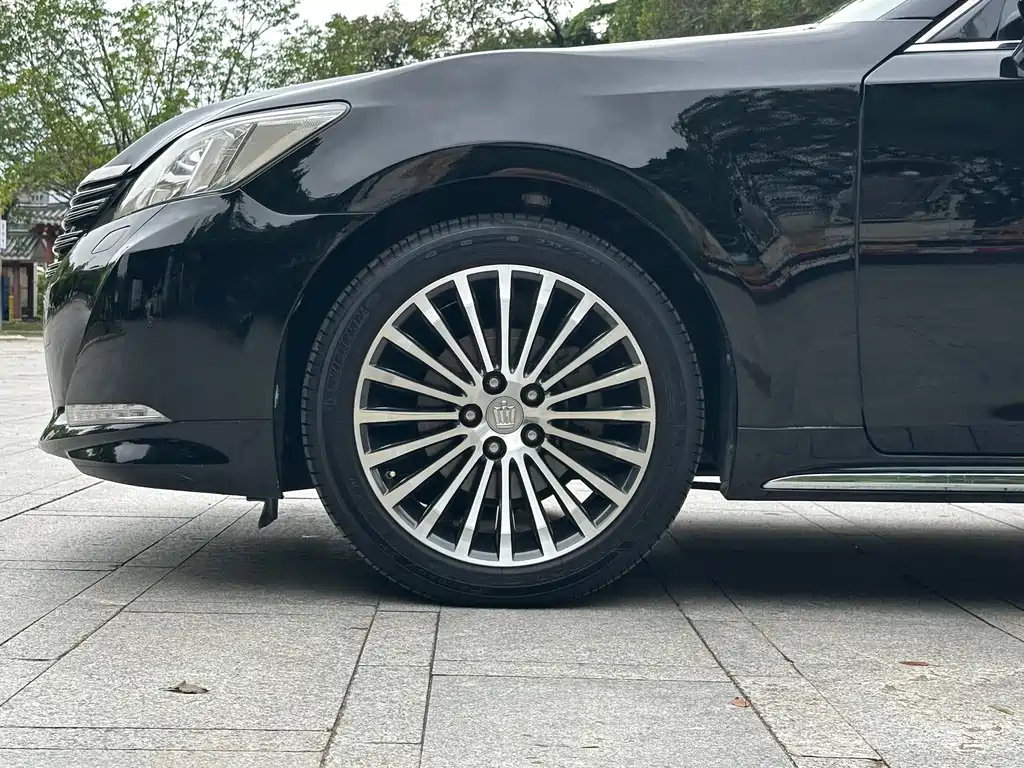 Crown 2018 2.0T Sports Edition купить на сайте DeffCars