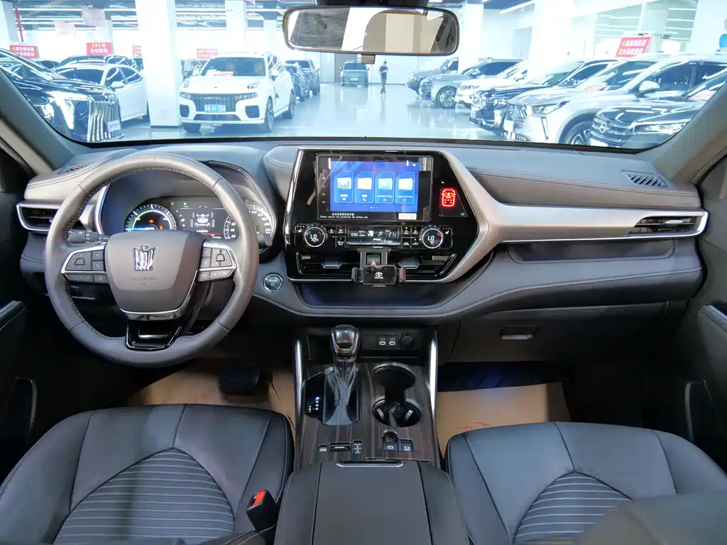 Crown Lufang 2023 2.5L HEV four-wheel drive luxury version купить на сайте DeffCars
