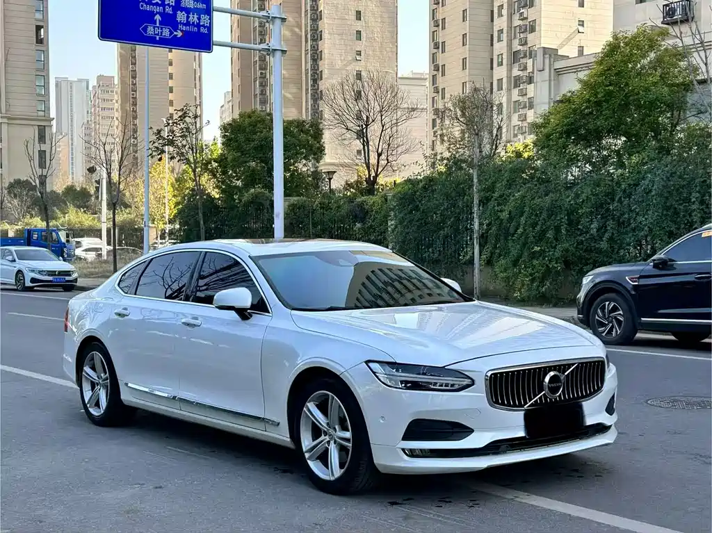 Volvo S90 2017 T4 Zhiyuan Edition купить на сайте DeffCars