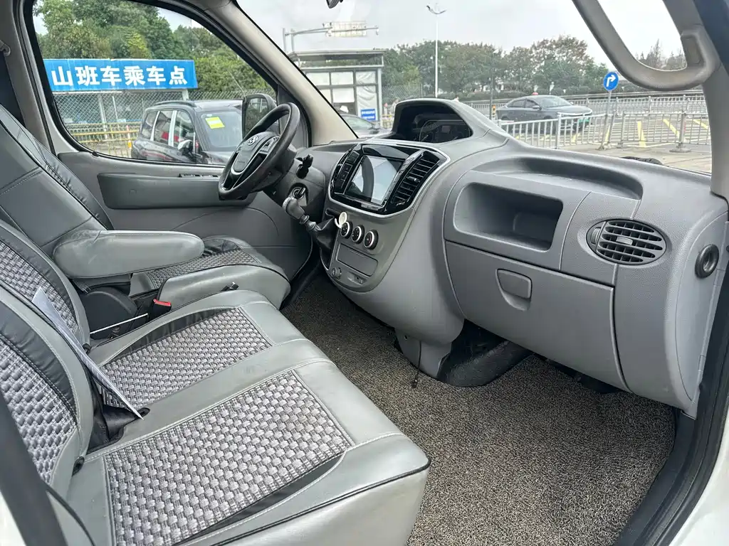 Xintu V80 2019 2.5T classic 6-speed manual Aoyuntong modified short-axle ultra-low roof 5/6 seats купить на сайте DeffCars