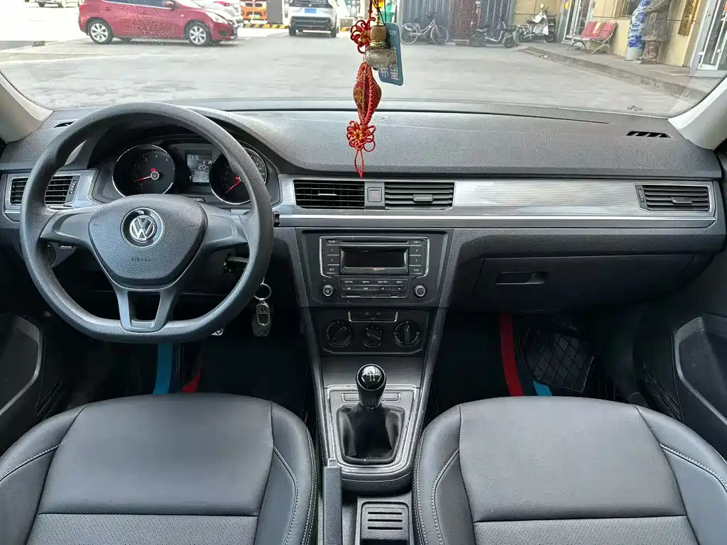 Bora 2020 1.5L manual fashion model купить на сайте DeffCars