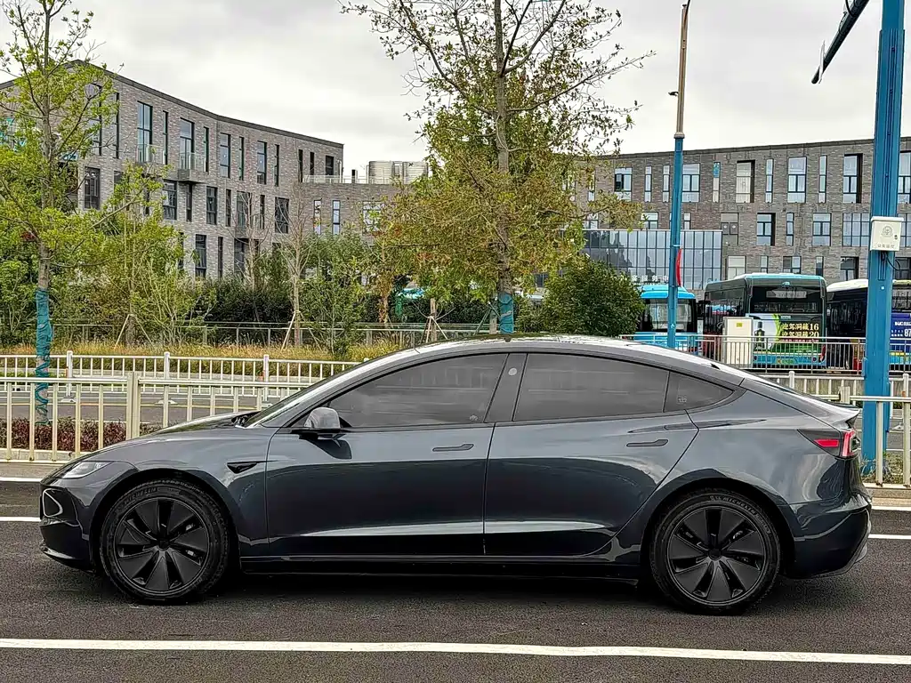 Model 3 2023 rear-wheel drive version купить на сайте DeffCars