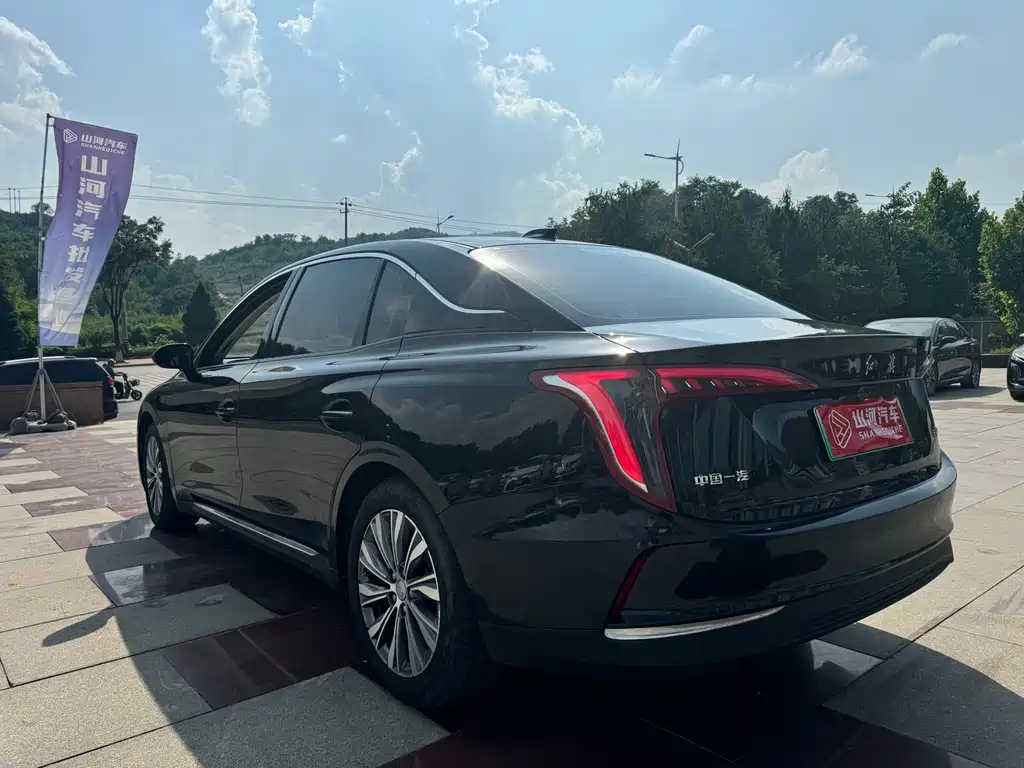 Red Flag Hongqi E-QM5 2022 431km Charging Fun Edition купить на сайте DeffCars