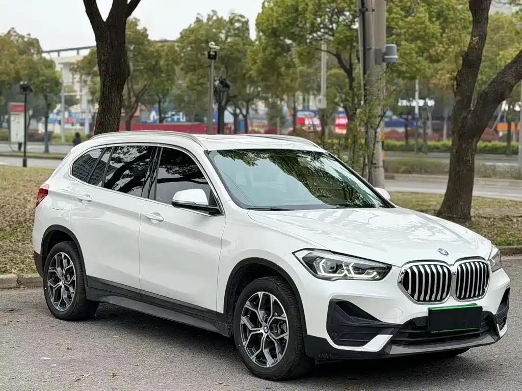 BMW X1 2022 sDrive25Li Leading Model купить на сайте DeffCars