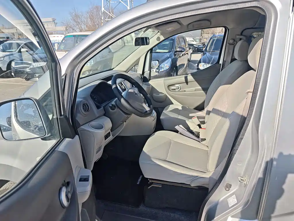 Nissan NV200 2018 1.6L CVT Exclusive Type купить на сайте DeffCars