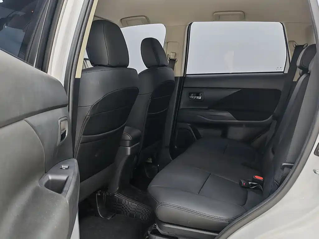 Outlander 2021 2.0L 2WD Smooth Edition 5 seats купить на сайте DeffCars